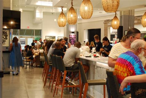 Mixt food hall - “El condado de Prince George’s cuenta con un lugar como pocos: miXt Food Hall fue creado para ayudar a los residentes minoritarios a convertirse en empresarios …